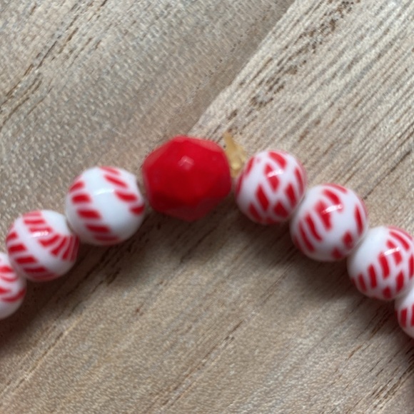 Vintage red and white beaded bracelet - Picture 3 of 4